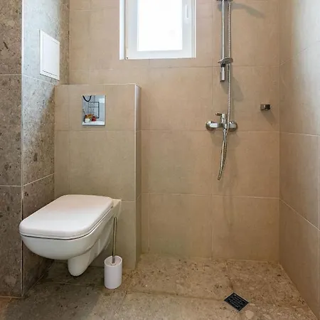 Hotel Lеvandi *